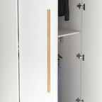 Moderner freistehender Kleiderschrank aus Massivholz mit Einlegeböden