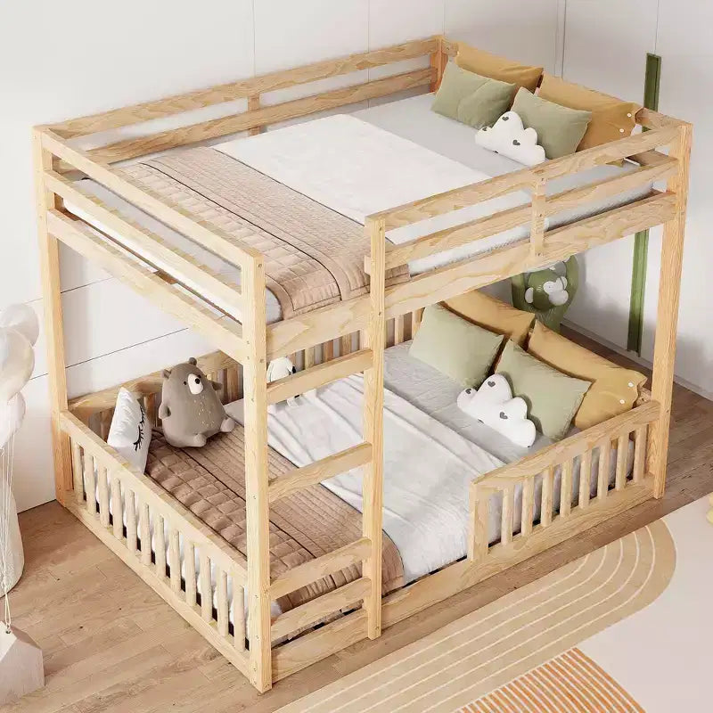 Letto a castello in legno a due piazze con scala e sponde di protezione, letto a castello basso a due piazze con supporto a doghe