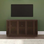 Buffet Contour Plank+Beam en bois massif avec 3 portes, meuble TV de 59 pour le salon