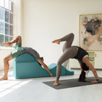 Avana Kami umwandelbare Chaiselongue / Yoga und Massage - 2-in-1-Hocker mit verstecktem ausklappbarem Yoga-Loungesessel, Mikrosamt - N/A