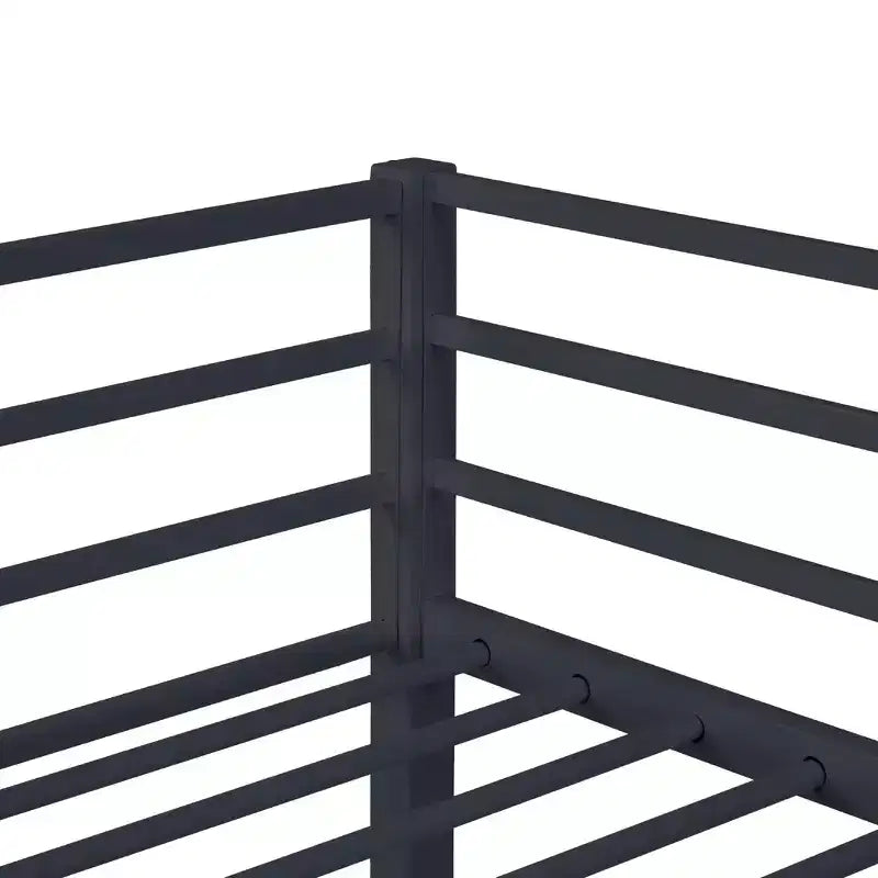 Lit mezzanine métallique simple avec barrières de sécurité et échelle plate