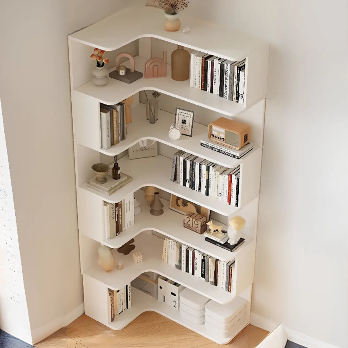 Libreria angolare in legno ingegnerizzato con 6 ripiani