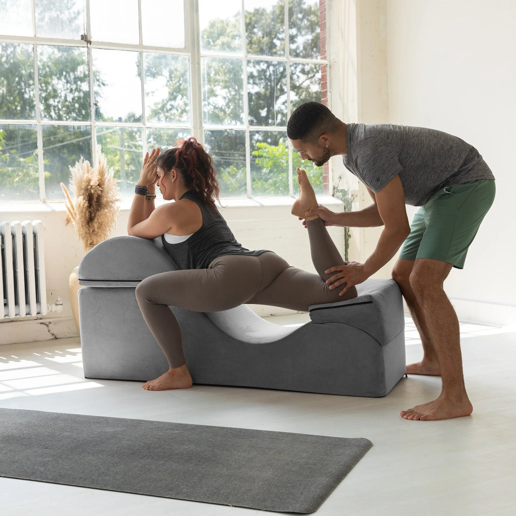 Avana Kami umwandelbare Chaiselongue / Yoga und Massage - 2-in-1-Hocker mit verstecktem ausklappbarem Yoga-Loungesessel, Mikrosamt - N/A