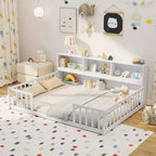 Letto Montessori a terra Twin/Full con libreria, ripiani contenitori e sponde di sicurezza, bianco/grigio