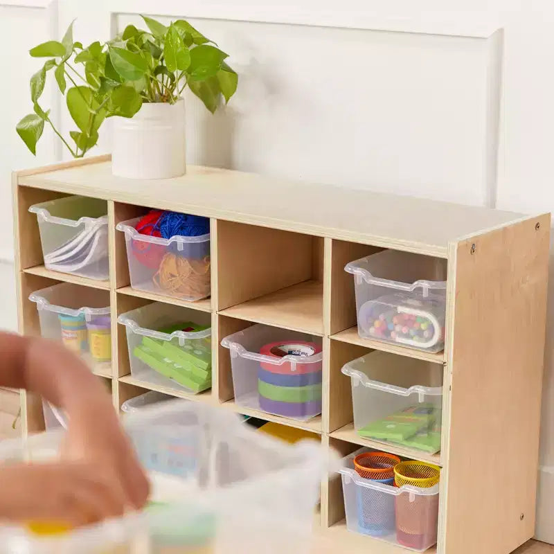 Mobiler Fächerschrank mit Tablettfächern und 15 Behältern mit Schaufelfront, 3x4, Kindermöbel