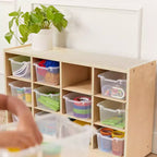 Mobiler Fächerschrank mit Tablettfächern und 15 Behältern mit Schaufelfront, 3x4, Kindermöbel