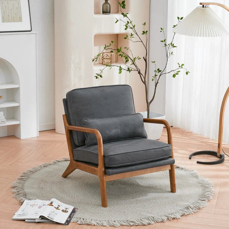 Gestoffeerde accentstoel in midcenturymoderne stijl