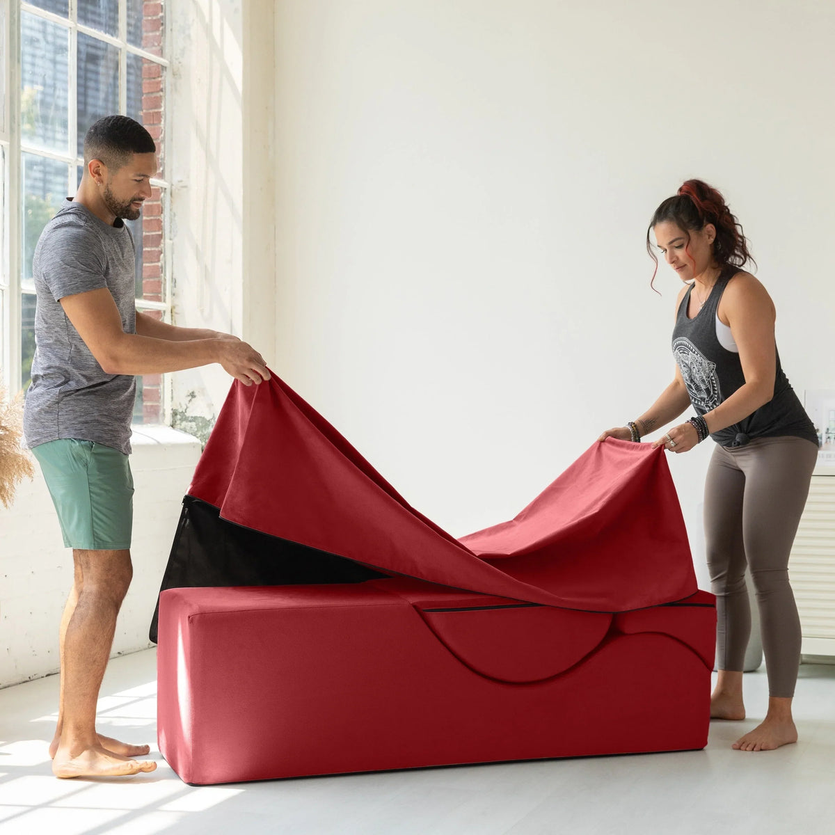 Avana Kami umwandelbare Chaiselongue / Yoga und Massage - 2-in-1-Hocker mit verstecktem ausklappbarem Yoga-Loungesessel, Mikrosamt - N/A