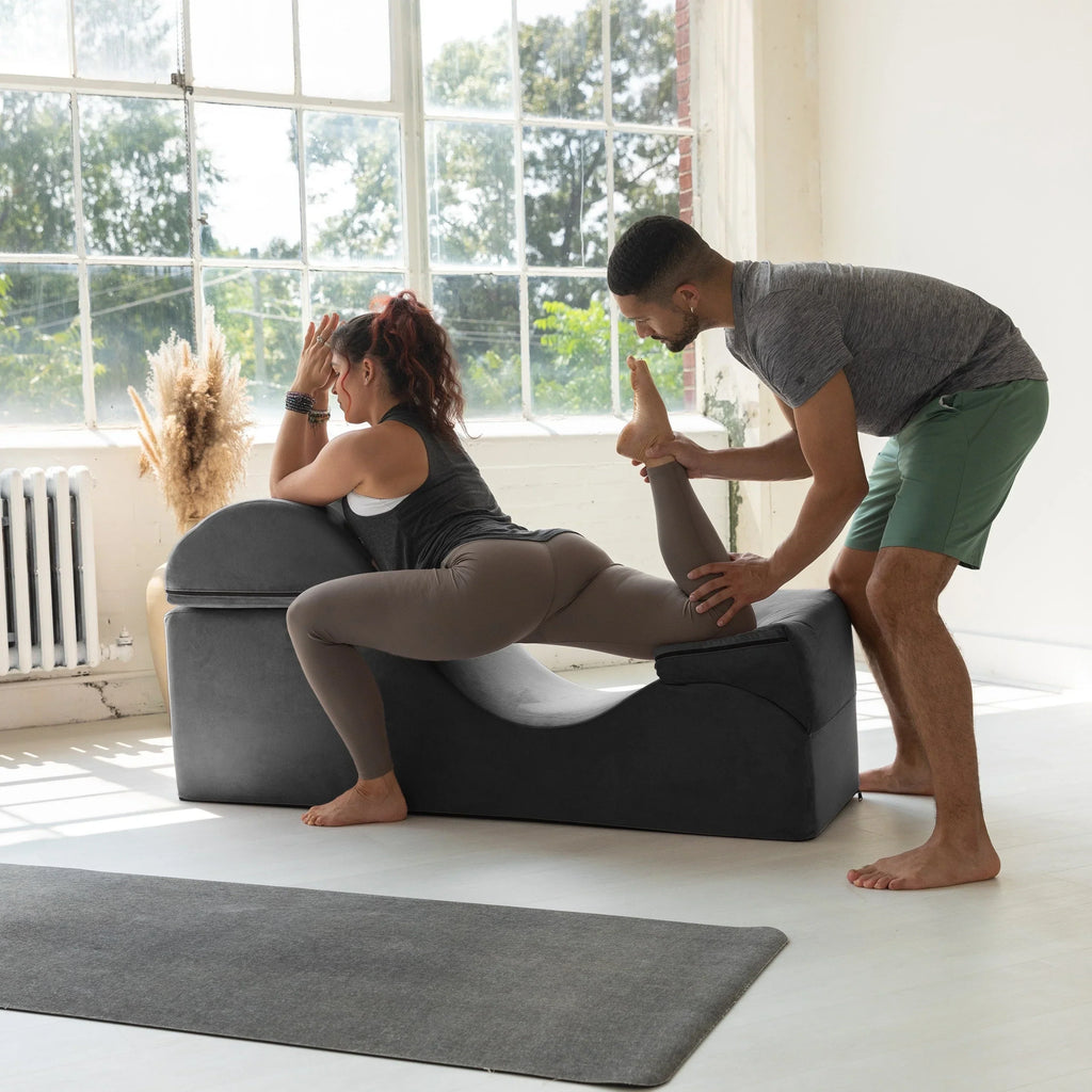 Avana Kami umwandelbare Chaiselongue / Yoga und Massage - 2-in-1-Hocker mit verstecktem ausklappbarem Yoga-Loungesessel, Mikrosamt - N/A