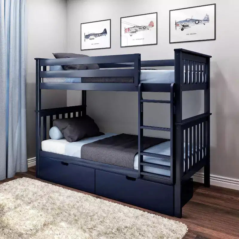 Stapelbed van massief hout voor kinderen, twee eenpersoonsbedden boven elkaar, met opberglades onder het bed