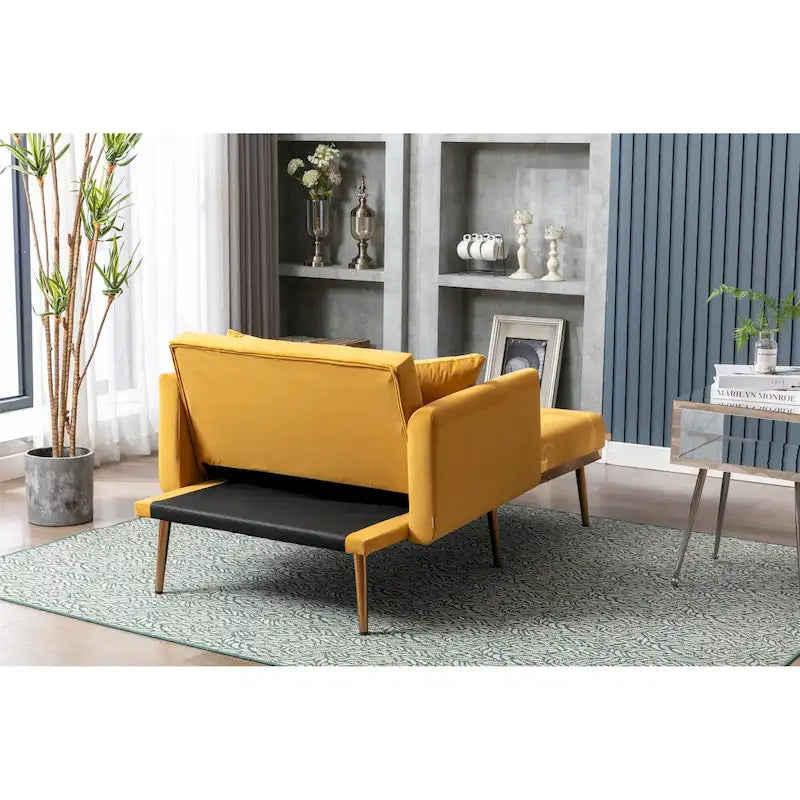 Poltrona letto da salotto in velluto con imbottitura capitonné e piedini color oro rosa