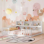 Letto Montessori a terra Twin/Full con libreria, ripiani contenitori e sponde di sicurezza, bianco/grigio