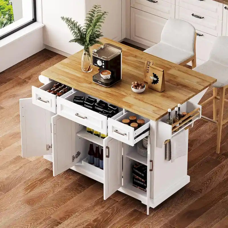 Groot keukeneiland met houten uitklapblad, rollende keukentrolley met reliëfstructuur, deuren en lades, met opbergruimte voor de keuken, wit