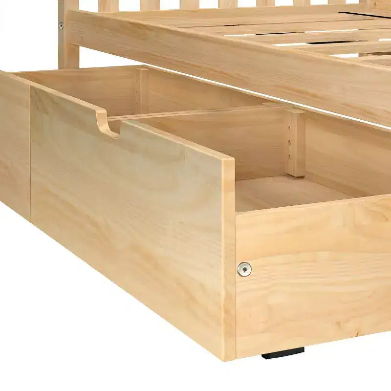 Stapelbed van massief hout voor kinderen, twee eenpersoonsbedden boven elkaar, met opberglades onder het bed