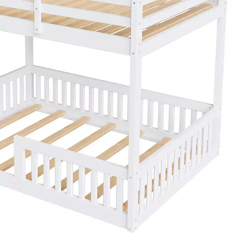 Letto a castello in legno a due piazze con scala e sponde di protezione, letto a castello basso a due piazze con supporto a doghe