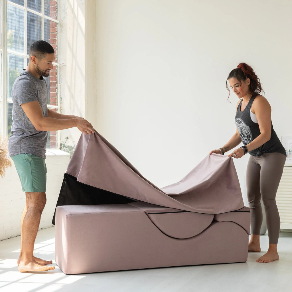 Avana Kami umwandelbare Chaiselongue / Yoga und Massage - 2-in-1-Hocker mit verstecktem ausklappbarem Yoga-Loungesessel, Mikrosamt - N/A