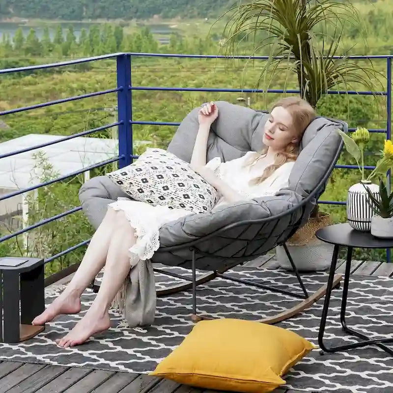 Riesiger Schaukelstuhl für die Terrasse, freischwingender Eierstuhl für drinnen und draußen mit Kissen, moderner gepolsterter Loungesessel für Garten und Hinterhof