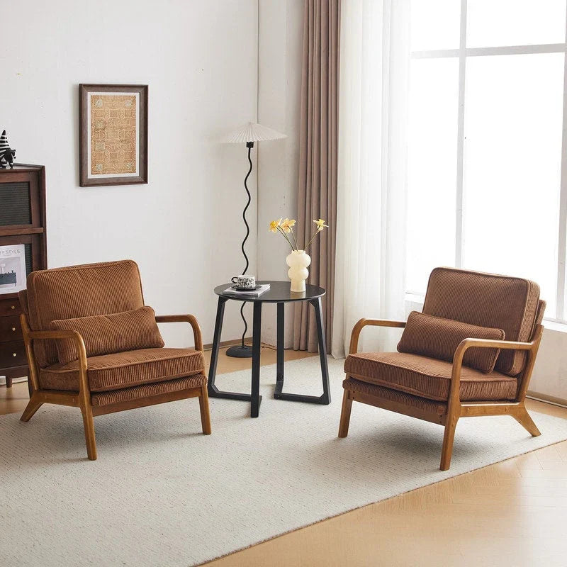 Gestoffeerde accentstoel in midcenturymoderne stijl