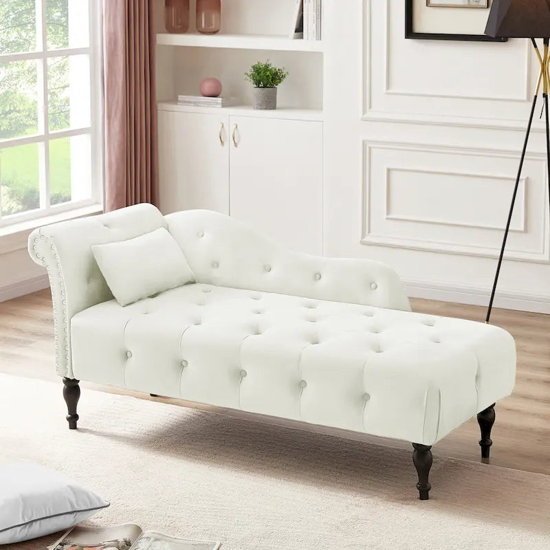 Moderne Chaiselongue, 60.6, mit Samtbezug, Knopfheftung, Beinen aus Massivholz und Ziernägeln