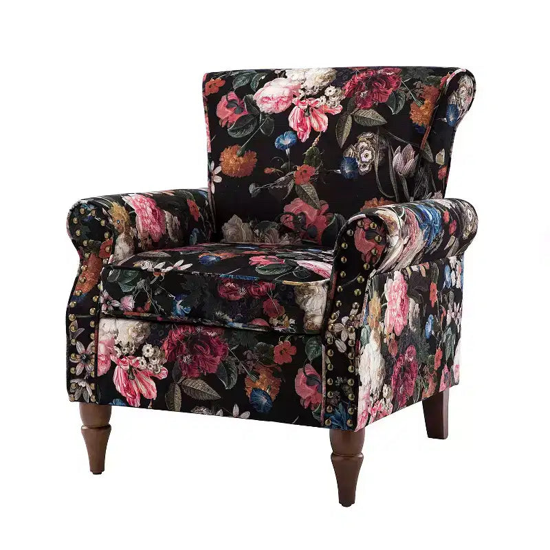 Araceli traditioneller gepolsterter Holzsessel mit Blumenmuster, Ohrenlehnen und Ziernägeln | ART OF LIVING DESIGNS