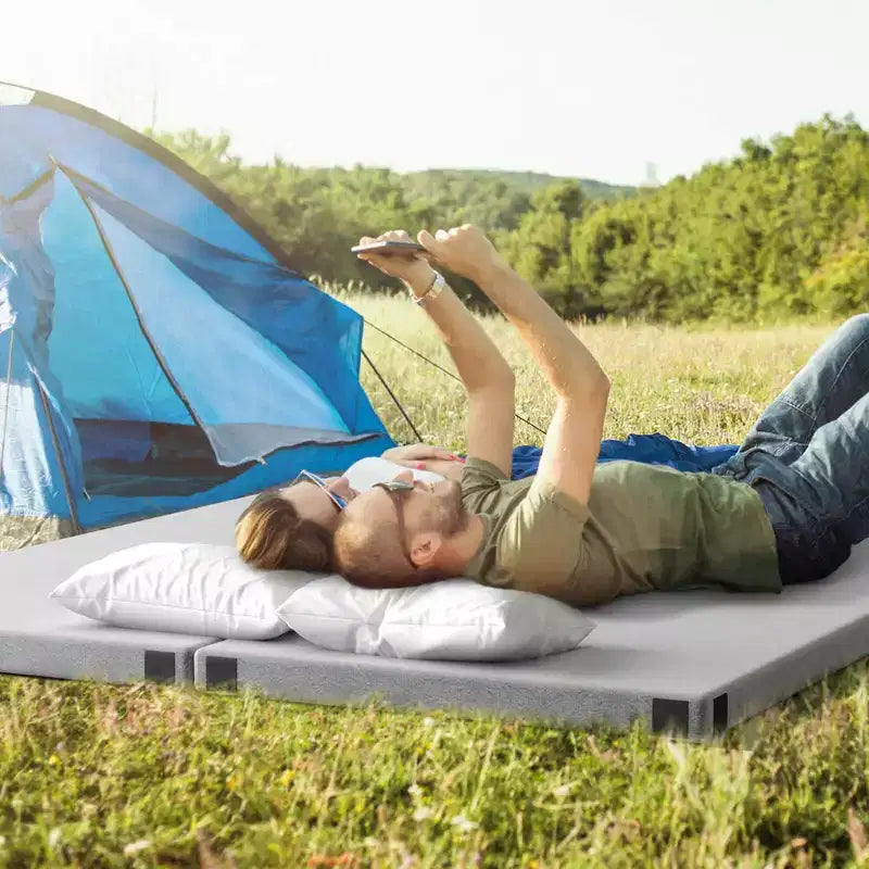 Costway-Campingmatratze aus Memory-Schaumstoff mit rutschfester Unterseite und Tragetasche, für Übernachtungen im Freien, Grau/Blau