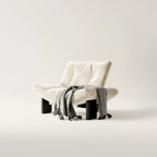 Fauteuil d'appoint contemporain noir en chenille capitonnée sans accoudoirs