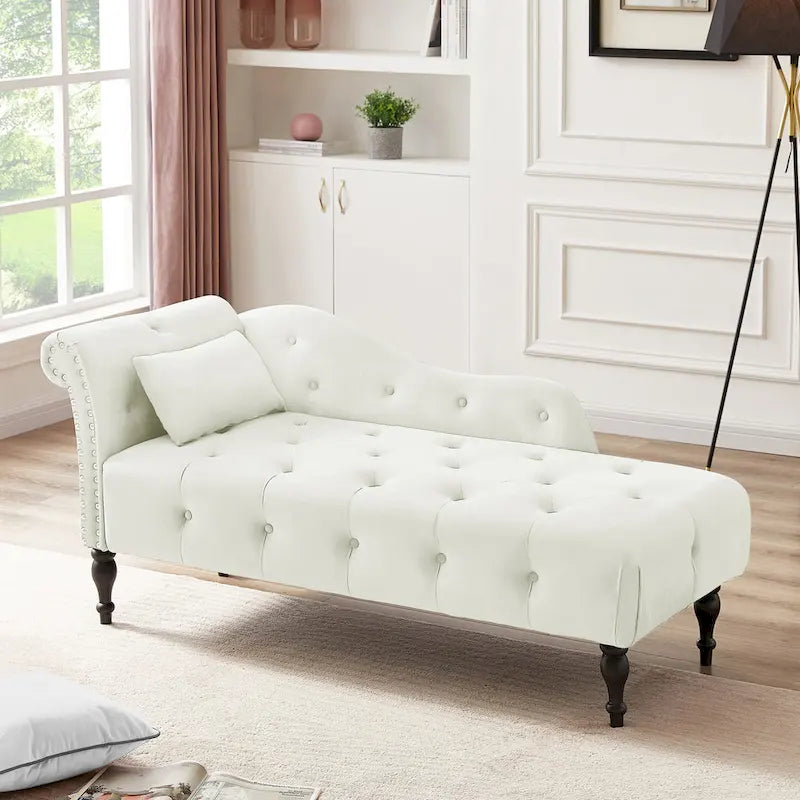 Moderne Chaiselongue, 60.6, mit Samtbezug, Knopfheftung, Beinen aus Massivholz und Ziernägeln