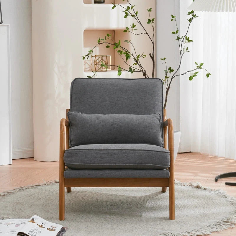 Gestoffeerde accentstoel in midcenturymoderne stijl