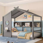 Vloerbed in huisjesvorm met ingebouwde opbergplanken en dak met latten