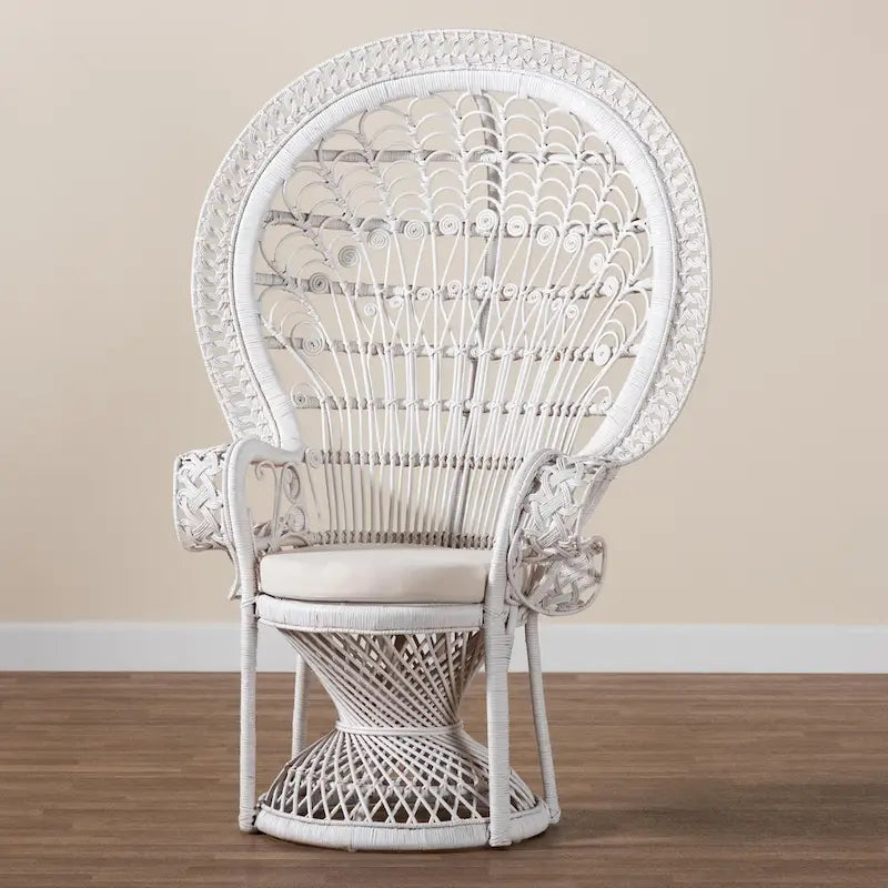Moderner Boho-Pfauensessel Kallima aus weißem Natur-Rattan