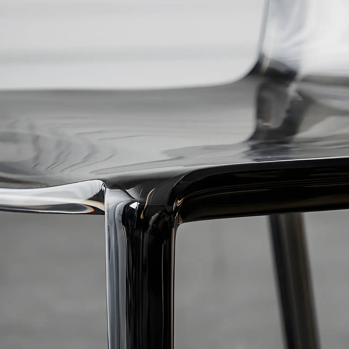 Chaise de salle à manger ambre en acrylique, sans accoudoirs et à dossier bas
