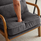 Gestoffeerde accentstoel in midcenturymoderne stijl