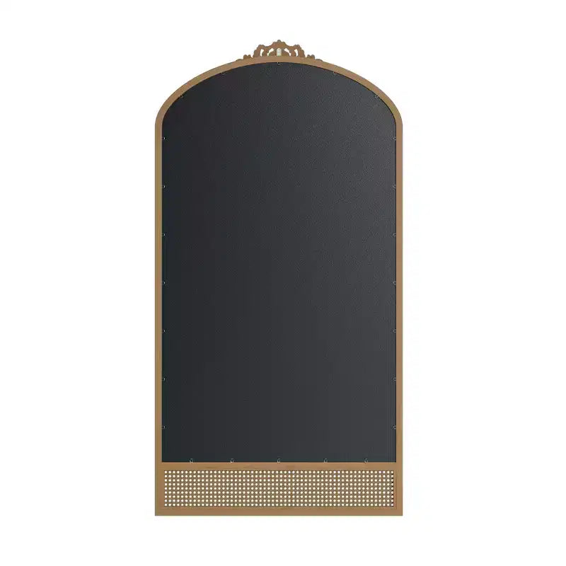 Klassischer Wandspiegel mit geschnitztem Rundbogen-Holzrahmen und unterem Rattanbereich, 37 in. W x 71 in. H, braun