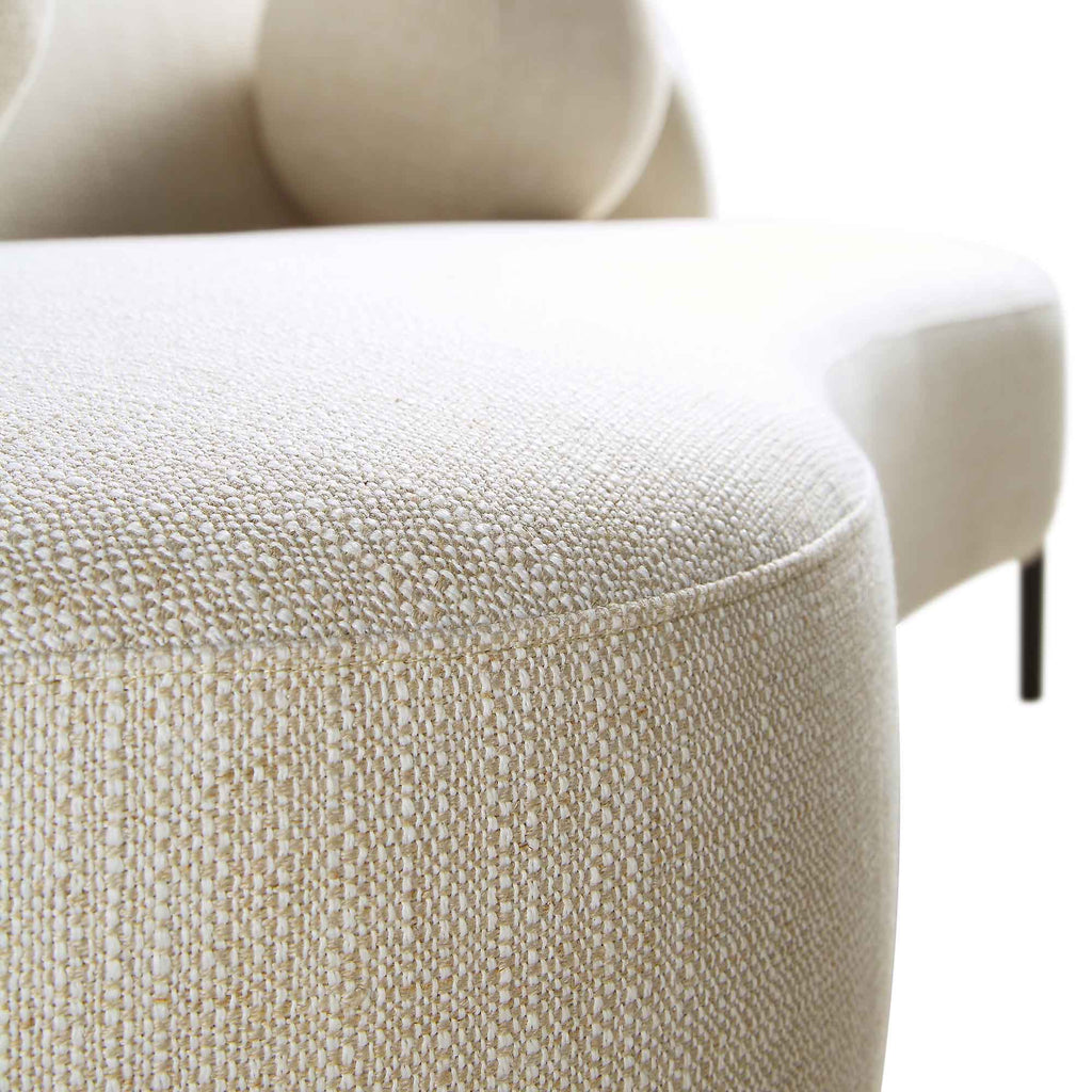 Gebogenes 3-Sitzer-Sofa mit kugelförmigen Kissen, beige Leinenmischung