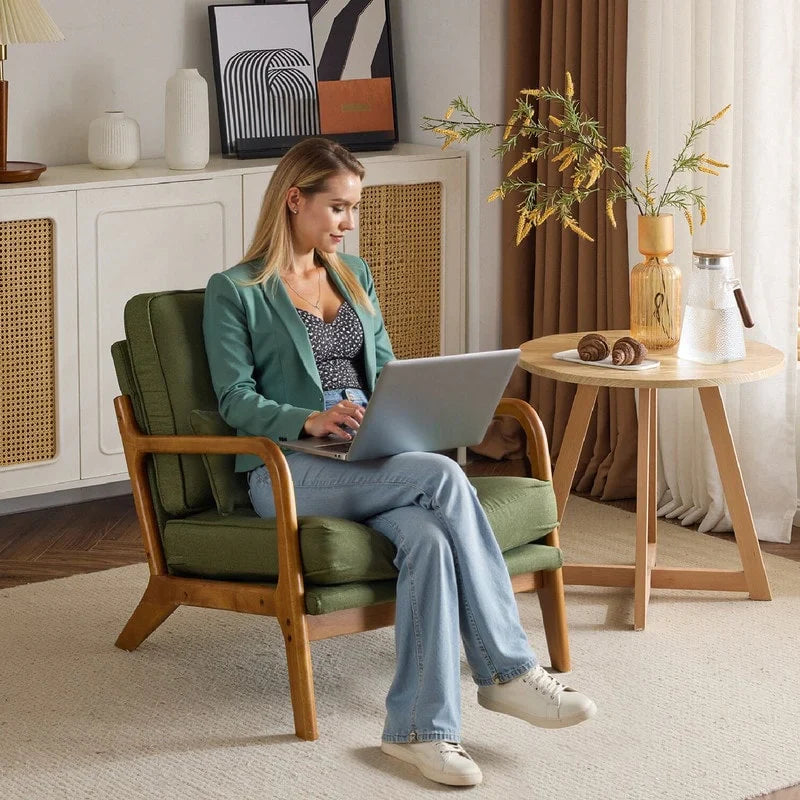 Gestoffeerde accentstoel in midcenturymoderne stijl