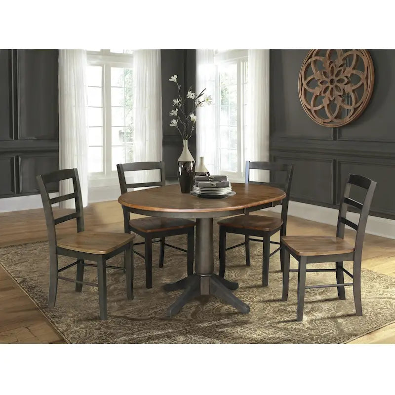 Ronde uitschuifbare eettafel van 36 met 4 Madrid-stoelen